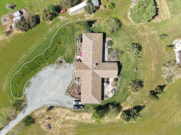 4th image of 20820 E Acampo Rd