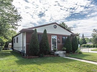 3800 Elmhurst Ave, Royal Oak, MI 48073