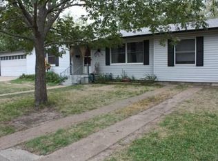 607 S Avenue P, Clifton, TX 76634