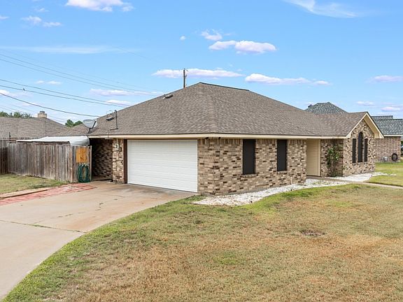 2nd image of 3728 Ravenwood Dr