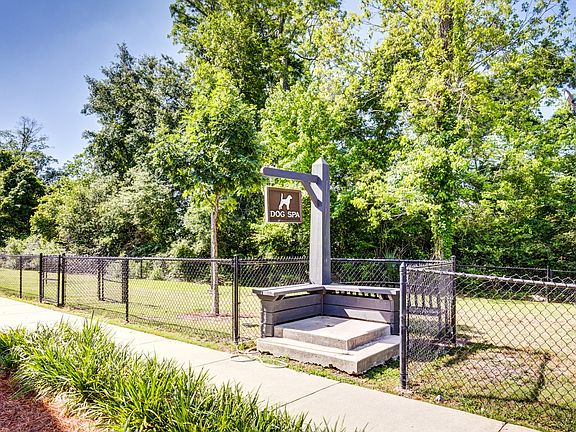 Arlington Cottages and Townhomes-POI-002