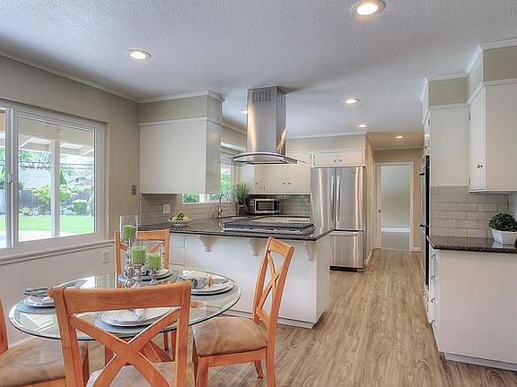 5th image of 2644 W Benjamin Holt Dr