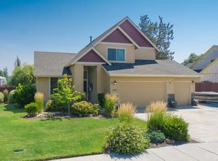 2630 NW 22nd St, Redmond, OR 97756