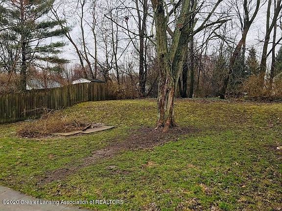 3rd image of 807 Elmwood St