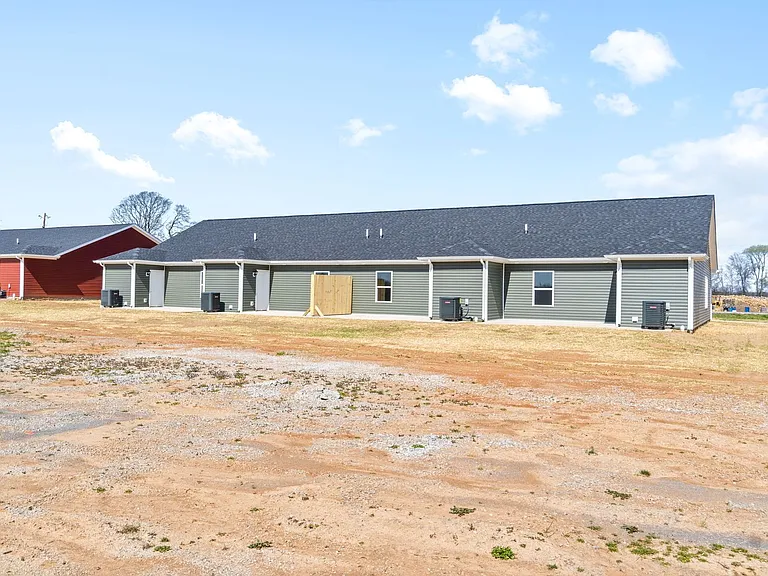 9540 Russellville Rd #B — Photo 4