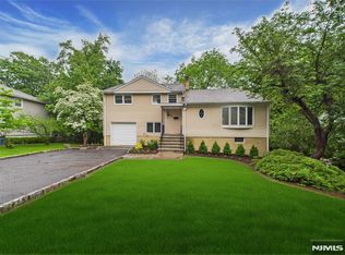 995 Andover Ter, Ridgewood, NJ 07450