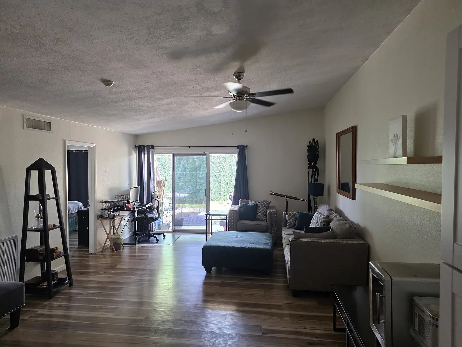 2 bed, 2.0 bath, 1000 sqft, $2,650 — Photo 2