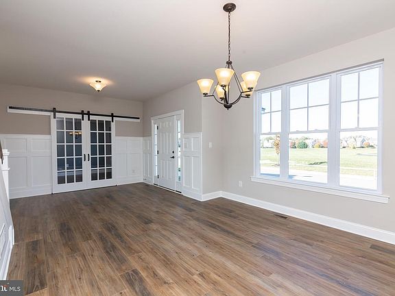 4th image of 343 Ellenwood Dr
