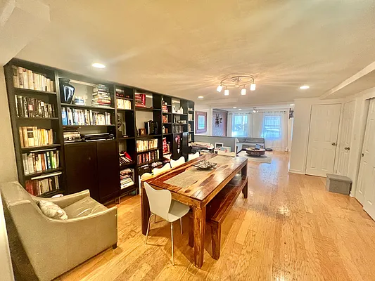 Rented by REALTY QUEST NEW YORK INC | media 30