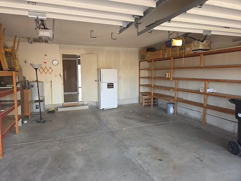 11226 S Tomi Dr — Photo 2