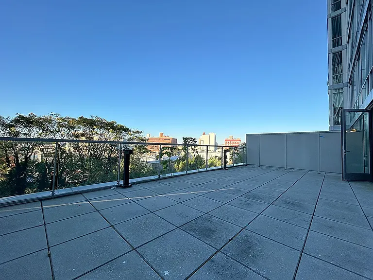 1501 Voorhies Ave #4F — Photo 10