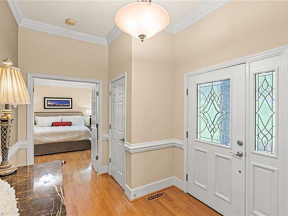 4th image of 376 Lawrelyn Dr