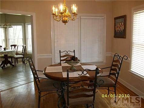 3rd image of 2927 Regenwood Dr