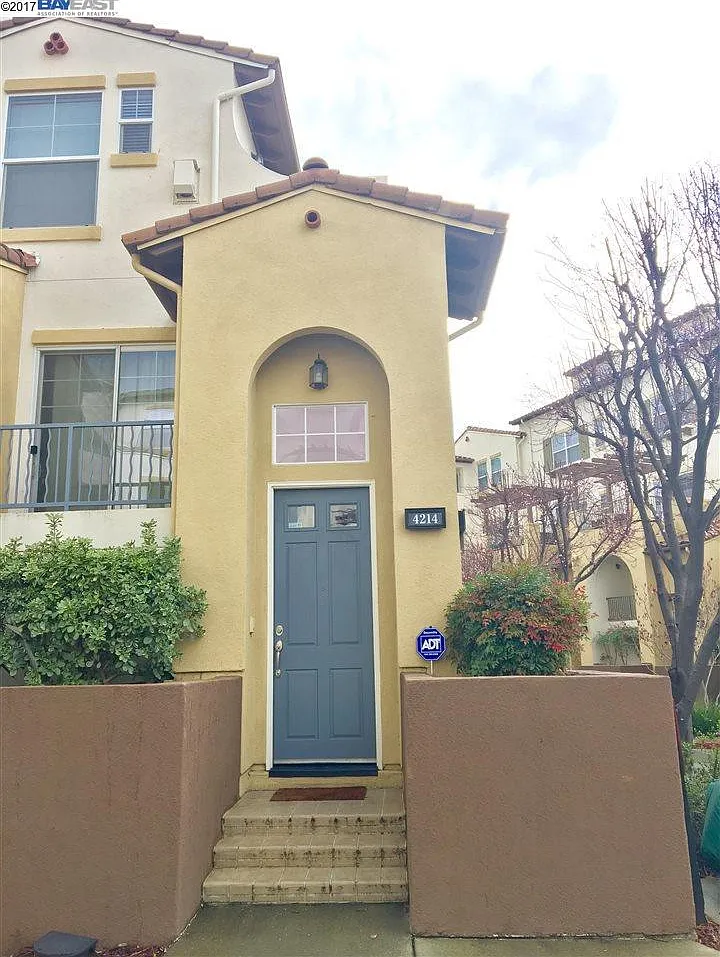 2 bed, 1347 sqft, $3,280 — Photo 1