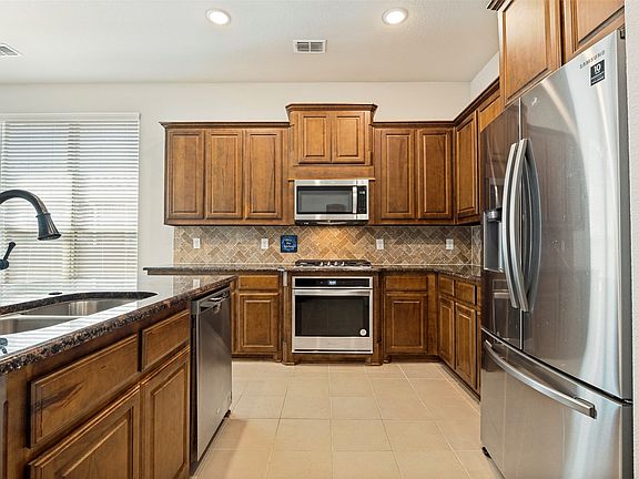 4th image of 1812 Graham Way