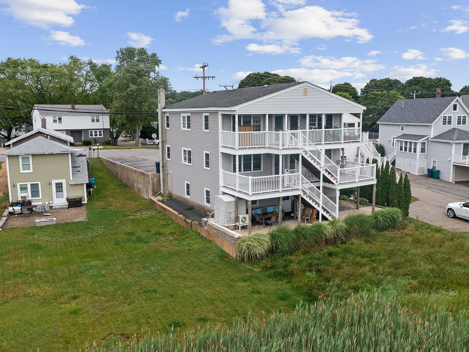 2 bed, 650 sqft, $2,300 — Photo 2