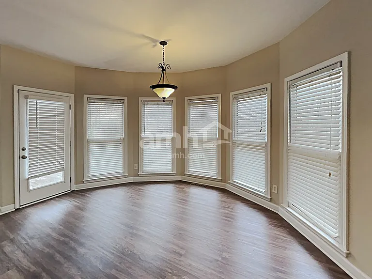 4524 Kingsgate Ct NW — Photo 8