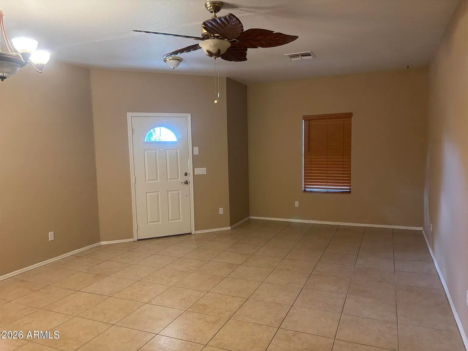 4 bed, 2.5 bath, 2370 sqft, $2,150 — Photo 3