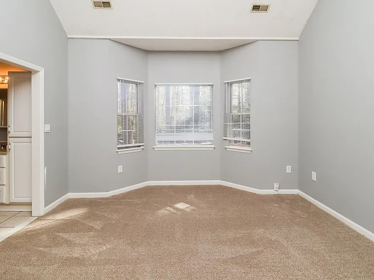 3606 Briarthorne Dr — Photo 8