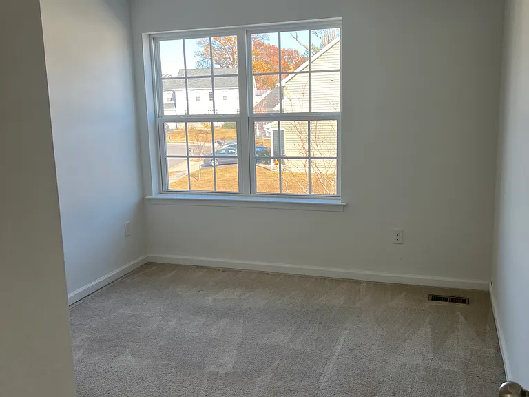 86 Munro Rd — Photo 6