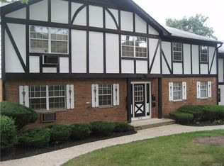 61 Parkside Dr, Suffern, NY 10901