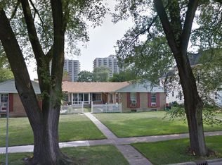 512 W Wesley St, Wheaton, IL 60187