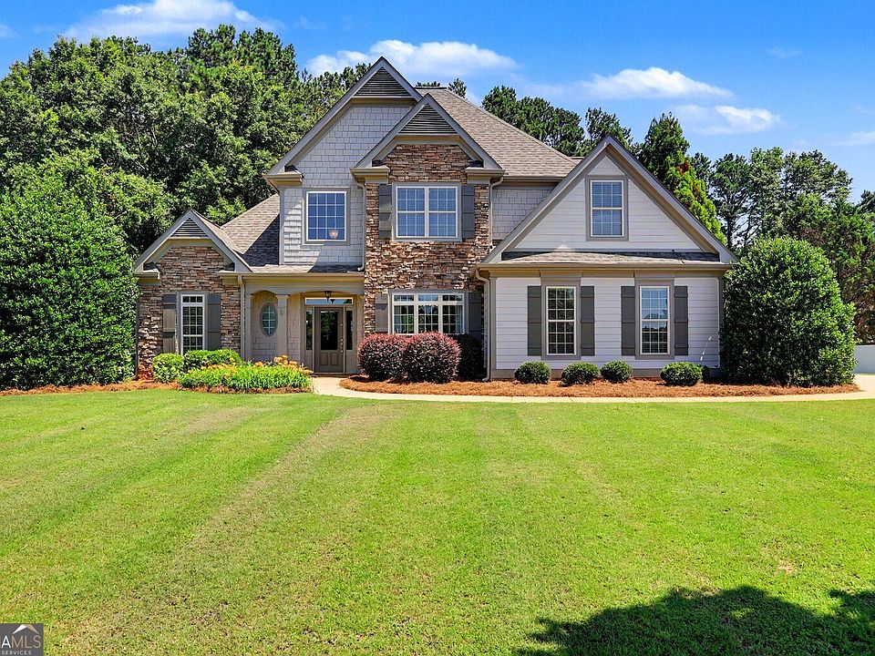 1st image of 4 White Oak Ln