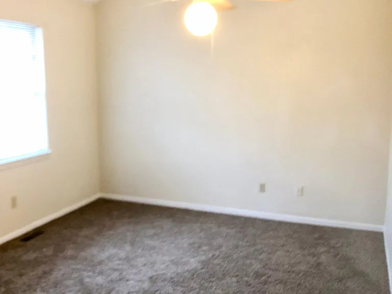 1832 NE Knollbrook Pl — Photo 7