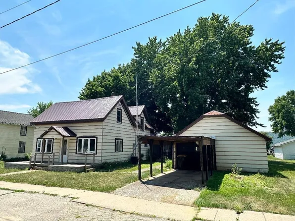 265 Aspen St SE, New Albin, IA 52160