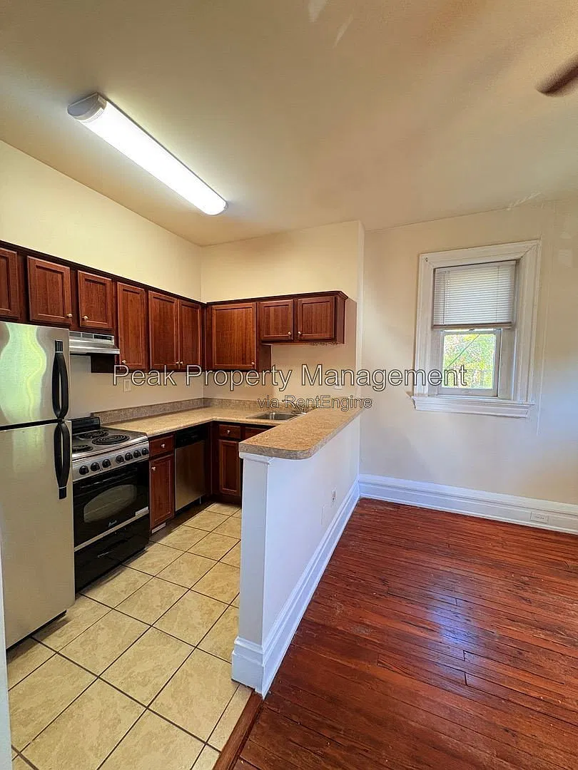 1124 Hull St — Photo 2