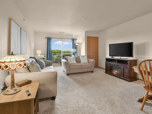 102 Prairie Heights Dr APT 212, Verona, WI 53593