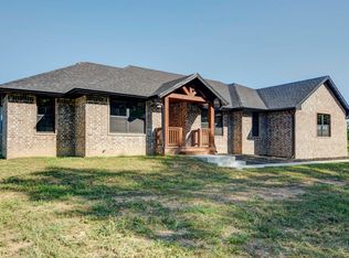 1909 Thomas Rd, Norwood, MO 65717
