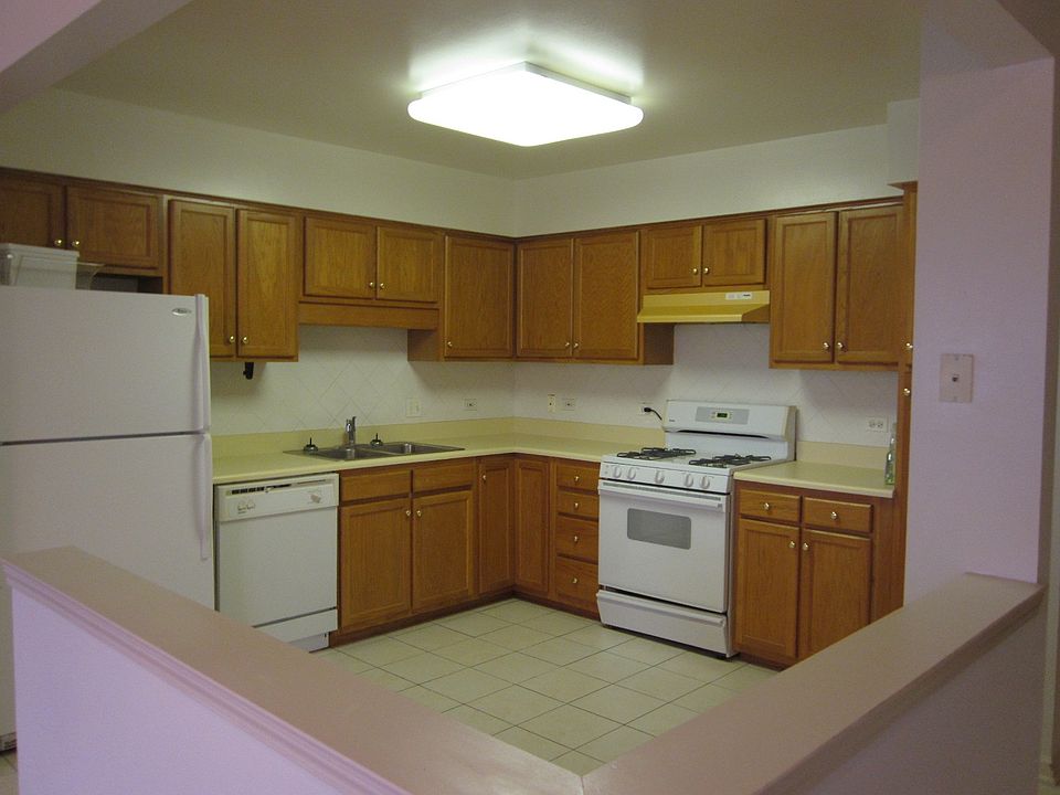 2nd image of 6463 N Northwest Hwy APT 105