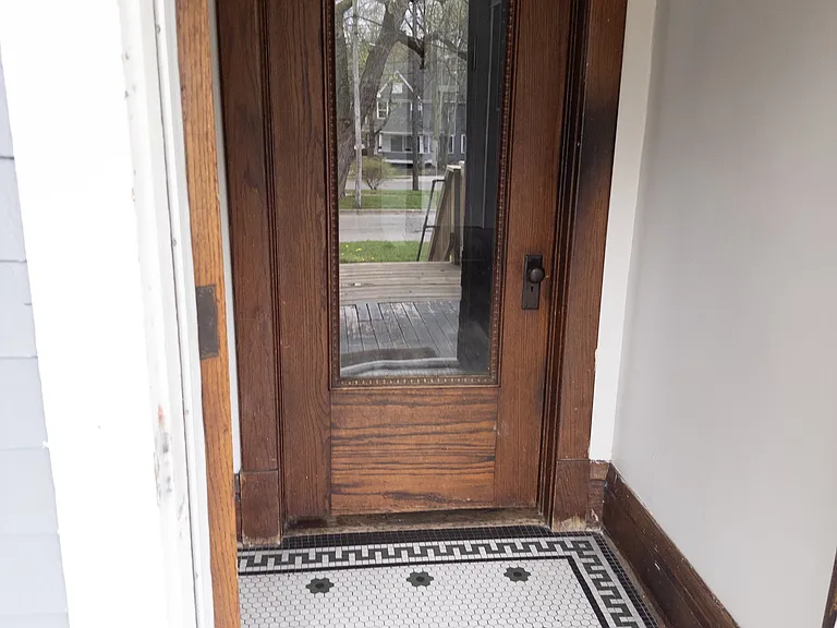 1421 Sherwood Ave — Photo 2
