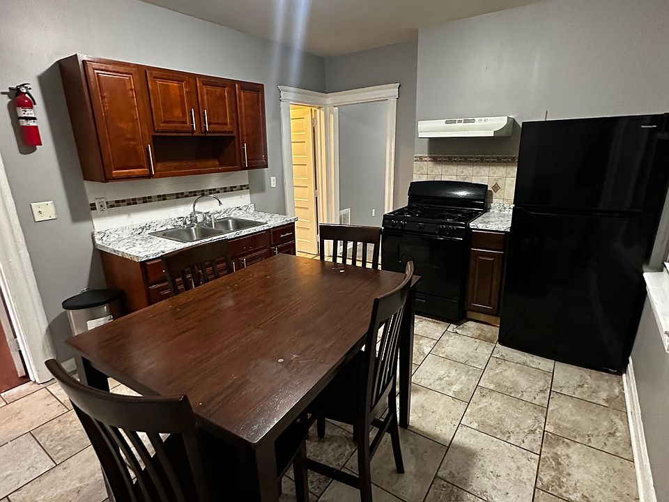 1st image of 15 Linden Ave #G2