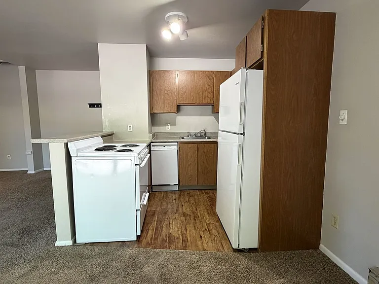 524 W Laurel St — Photo 7
