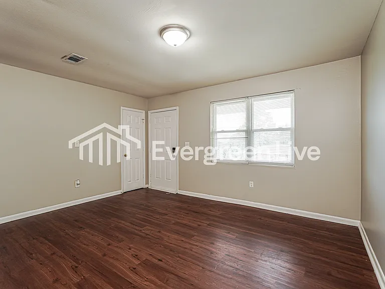 3406 Chadbourne St — Photo 2