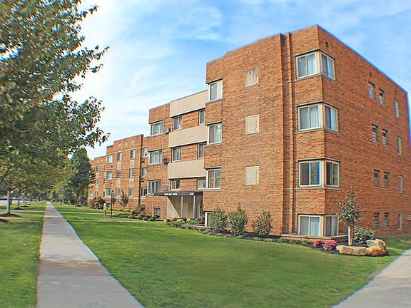 4th image of 11810 Lake Ave