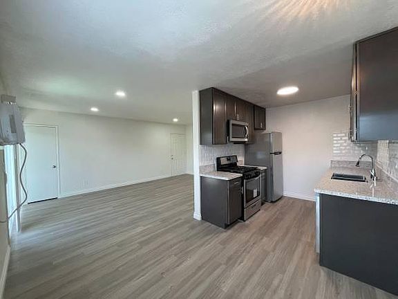 4th image of 19950 Roscoe Blvd #12