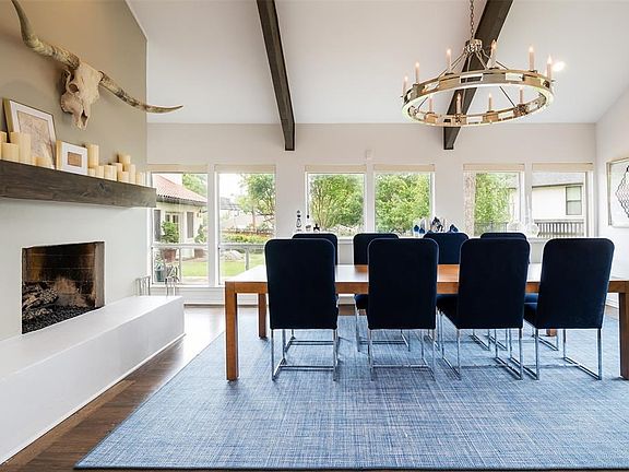 3rd image of 6820 Meadow Lake Cir