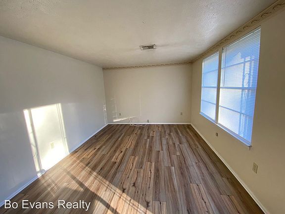 3rd image of 218 Gardenia Ct