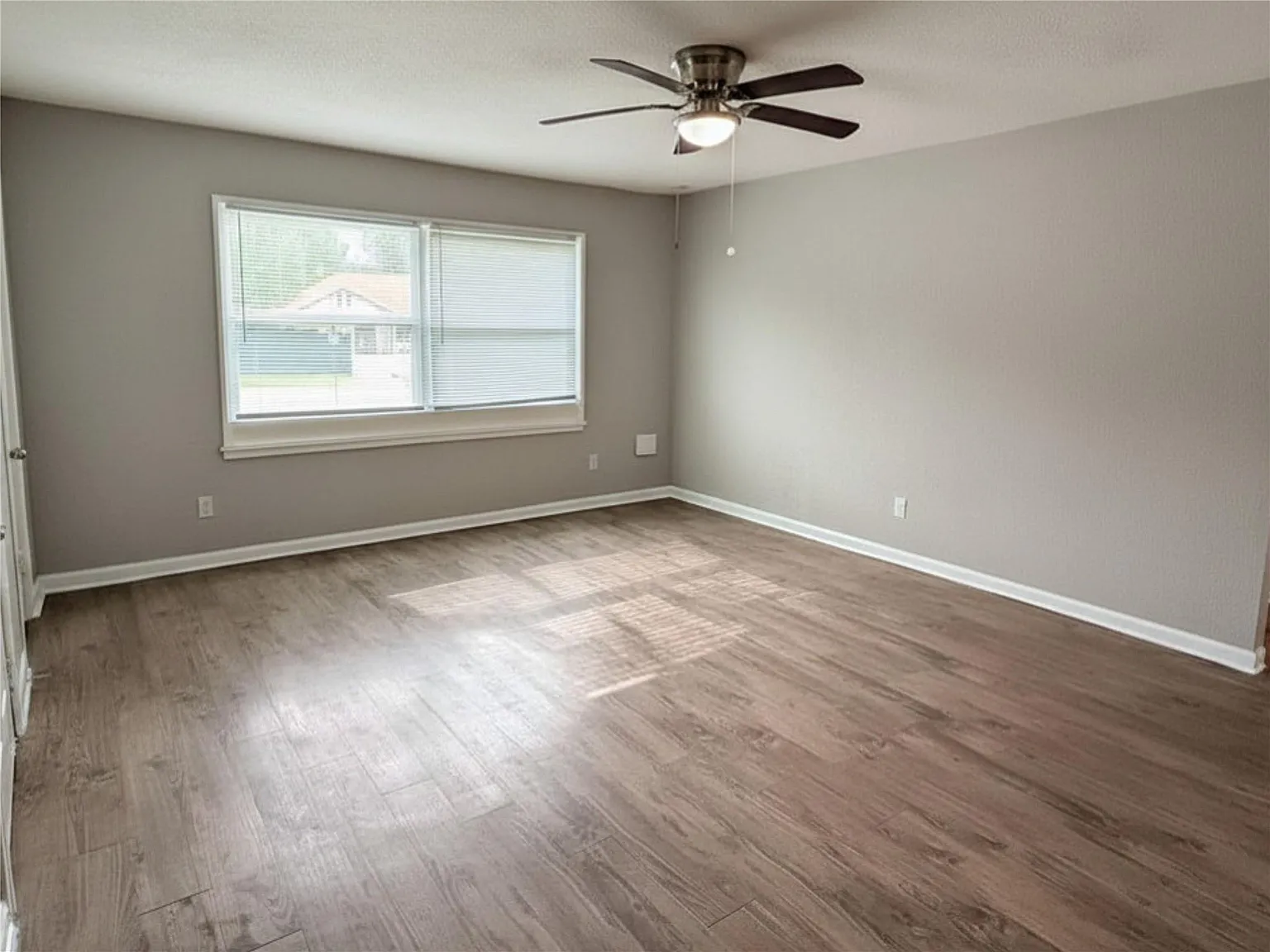 3 bed, 2.0 bath, 1292 sqft, $1,700 — Photo 2