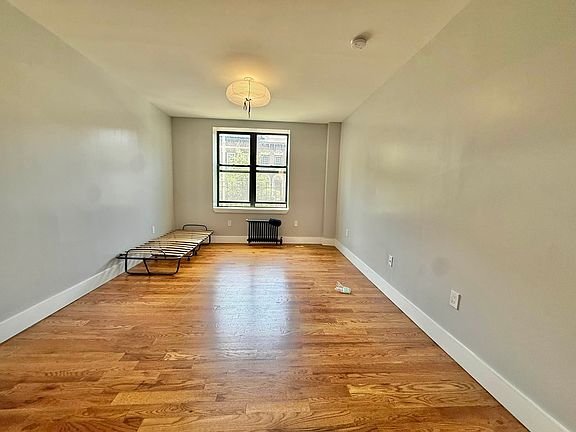 2nd image of 195 Underhill Ave #2U