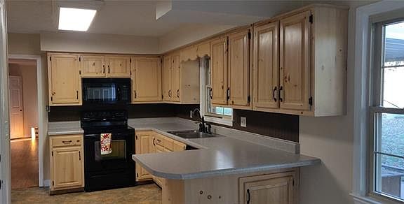 4th image of 386 Birch Circle Dr