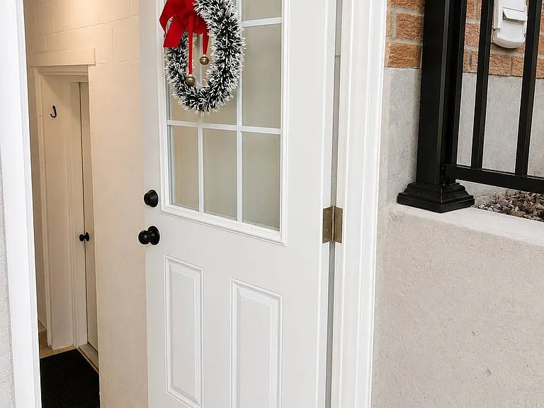 42 Portland Cres #LOWER LEVEL — Photo 3