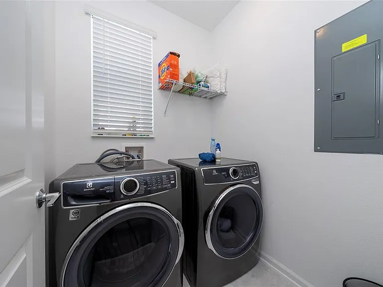 4132 Jespersen St — Photo 25