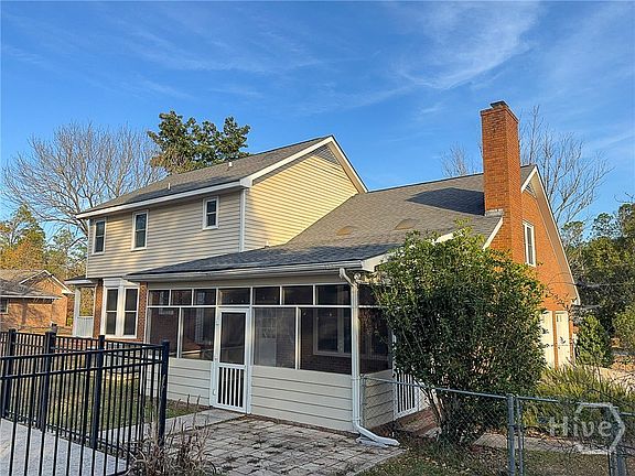 5th image of 205 Amberwood Drive E