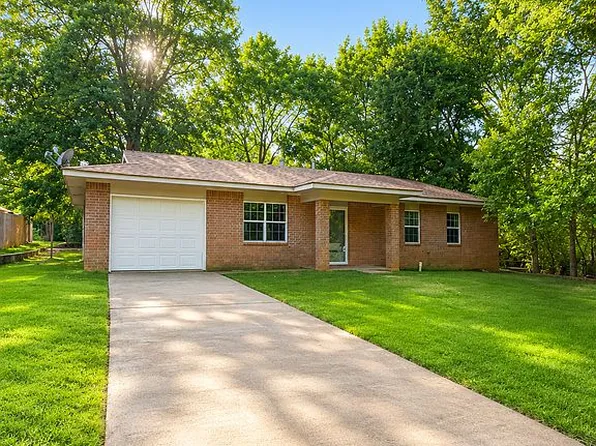 908 S Webb St, Hugo, OK 74743
