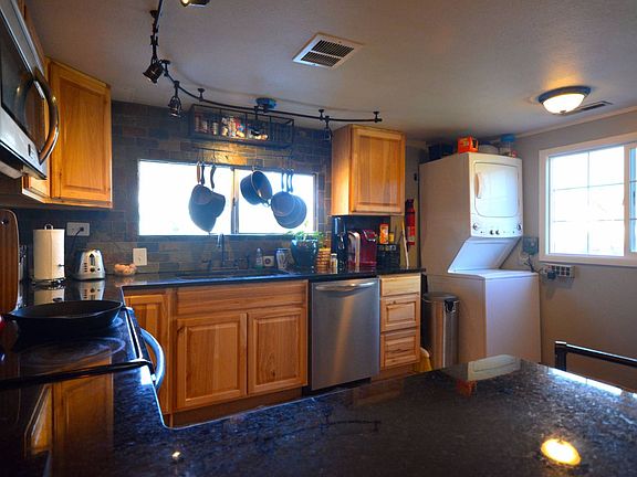 4th image of 1325 Sanford Ave