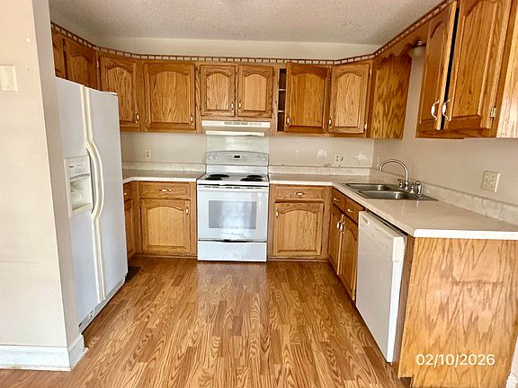 4th image of 405 County Highway 51